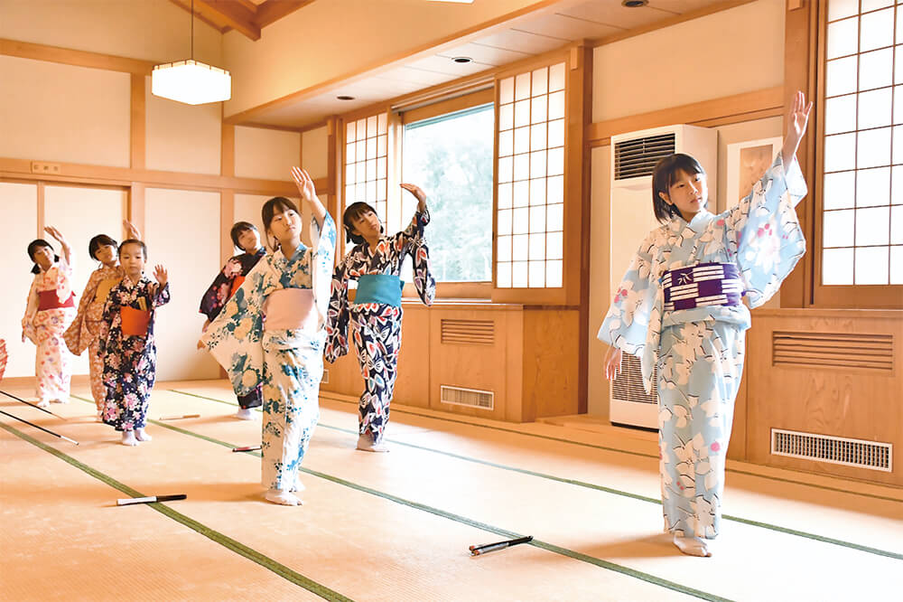 今年度も日本舞踊体験教室が開講（能代山本広域交流センターで）